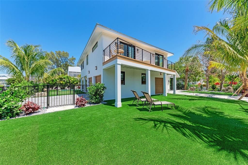For Sale: $3,650,000 (4 beds, 3 baths, 2122 Square Feet)