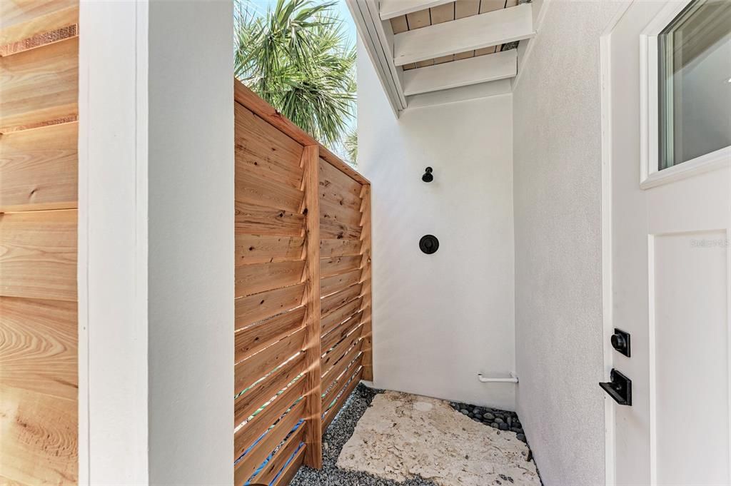 For Sale: $3,650,000 (4 beds, 3 baths, 2122 Square Feet)