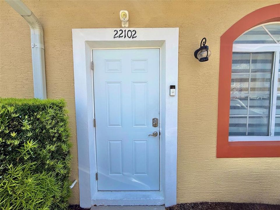 For Sale: $139,999 (2 beds, 2 baths, 812 Square Feet)