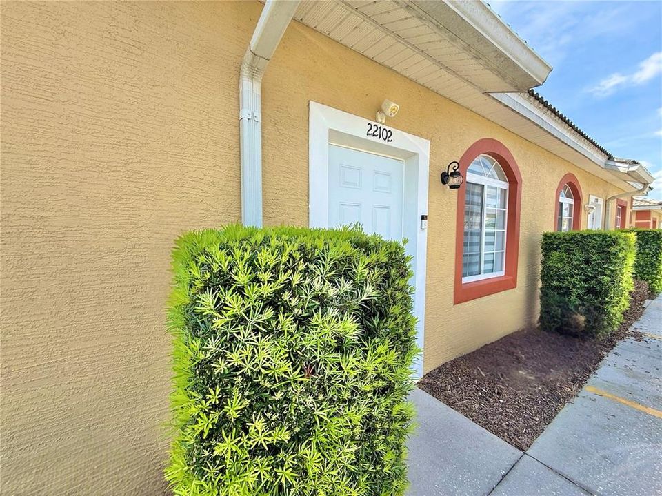 For Sale: $139,999 (2 beds, 2 baths, 812 Square Feet)