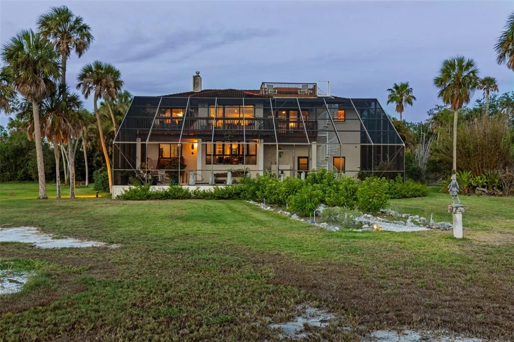For Sale: $2,800,000 (4 beds, 3 baths, 2760 Square Feet)