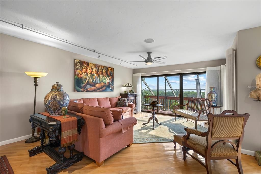 For Sale: $2,800,000 (4 beds, 3 baths, 2760 Square Feet)