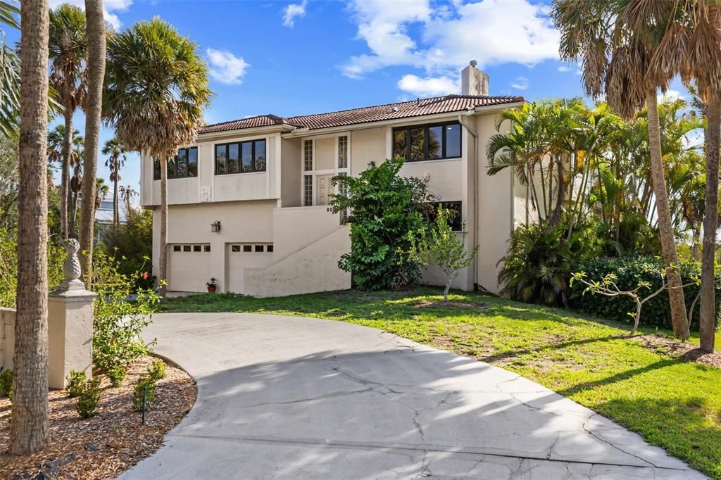 For Sale: $2,800,000 (4 beds, 3 baths, 2760 Square Feet)