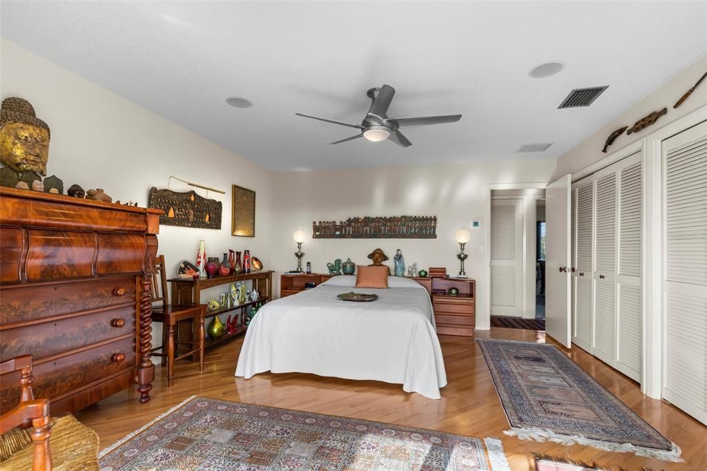 For Sale: $2,800,000 (4 beds, 3 baths, 2760 Square Feet)