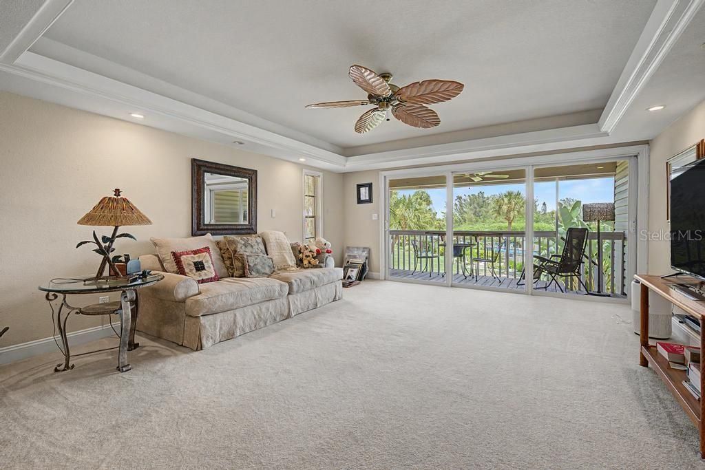 For Sale: $700,000 (3 beds, 2 baths, 1989 Square Feet)