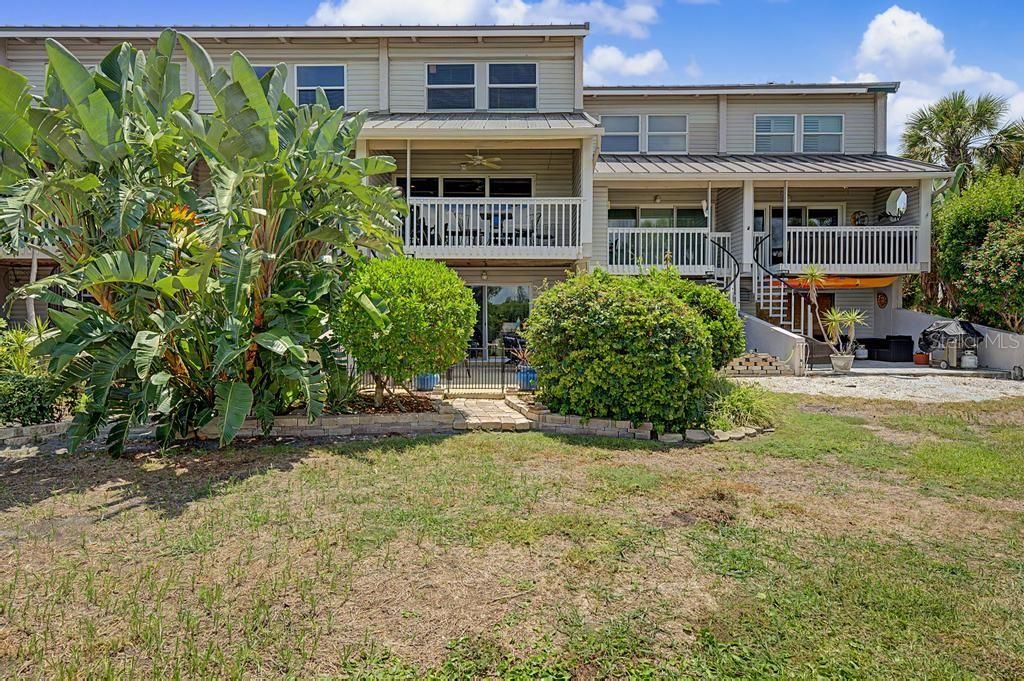 For Sale: $700,000 (3 beds, 2 baths, 1989 Square Feet)