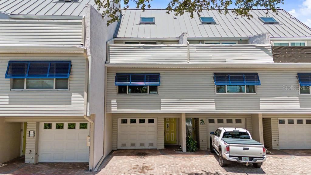 For Sale: $700,000 (3 beds, 2 baths, 1989 Square Feet)