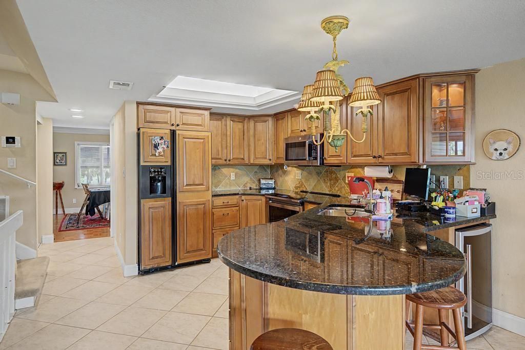 For Sale: $700,000 (3 beds, 2 baths, 1989 Square Feet)