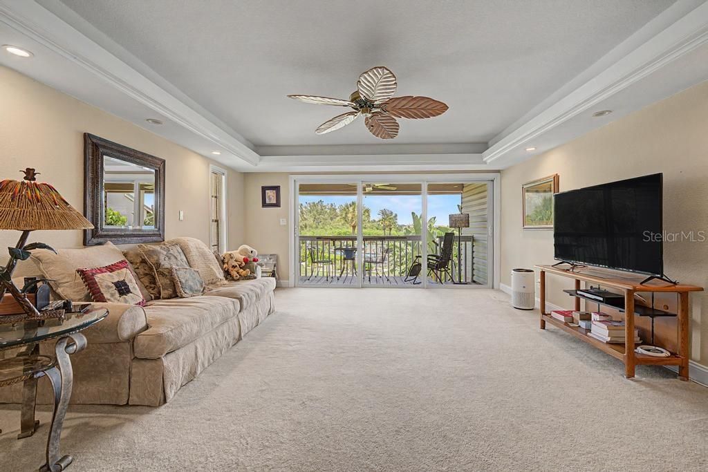 For Sale: $700,000 (3 beds, 2 baths, 1989 Square Feet)
