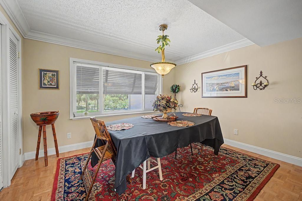 For Sale: $700,000 (3 beds, 2 baths, 1989 Square Feet)