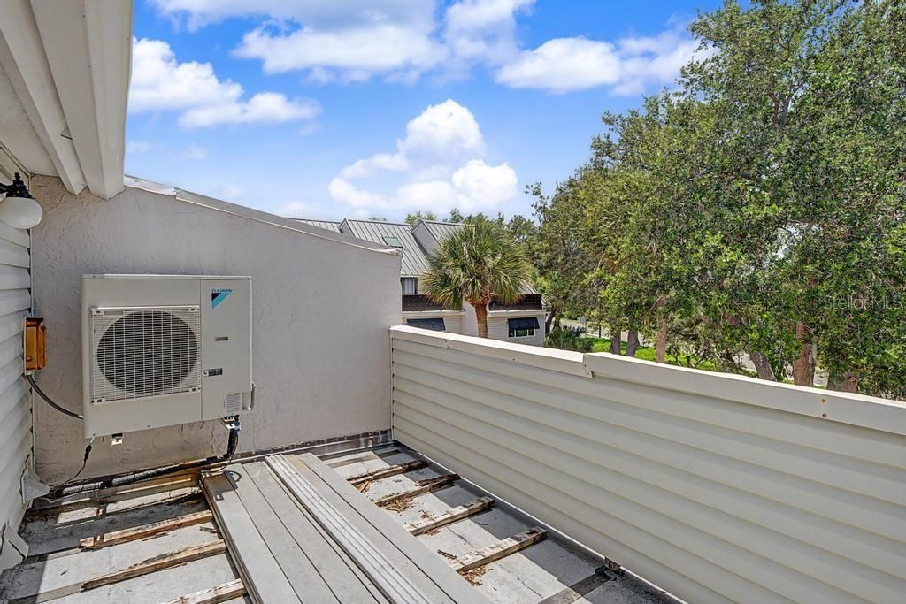 For Sale: $700,000 (3 beds, 2 baths, 1989 Square Feet)