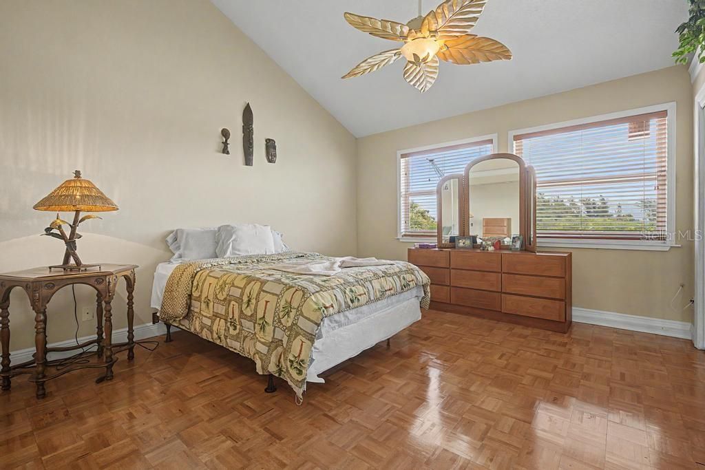 For Sale: $700,000 (3 beds, 2 baths, 1989 Square Feet)