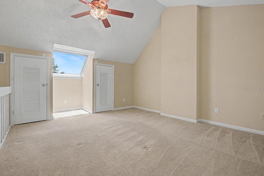 For Sale: $700,000 (3 beds, 2 baths, 1989 Square Feet)