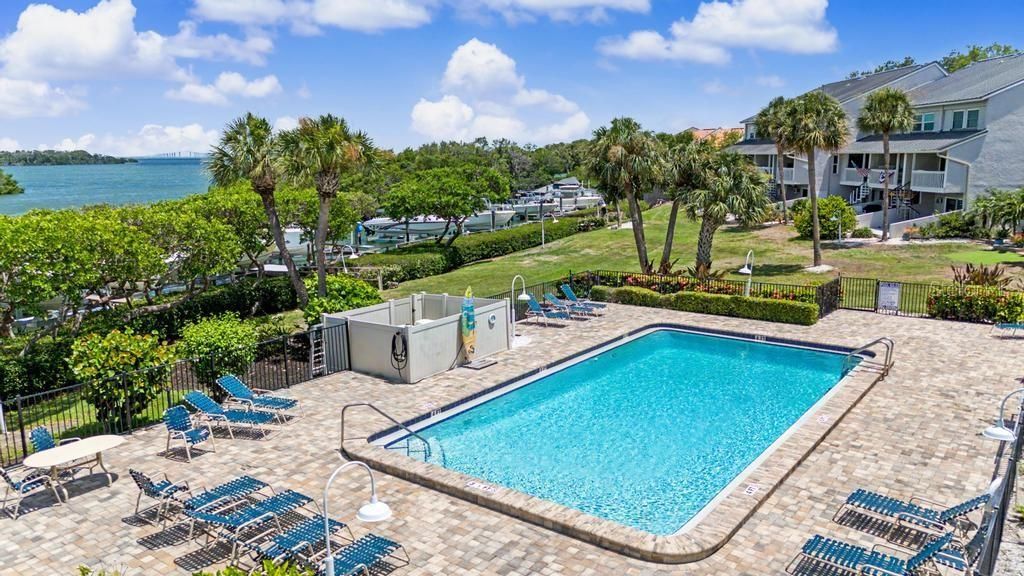 For Sale: $700,000 (3 beds, 2 baths, 1989 Square Feet)