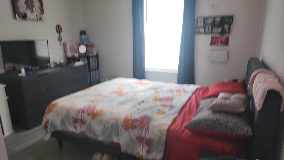 For Rent: $2,300 (4 beds, 2 baths, 1917 Square Feet)