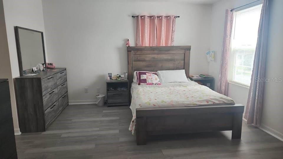 For Rent: $2,300 (4 beds, 2 baths, 1917 Square Feet)