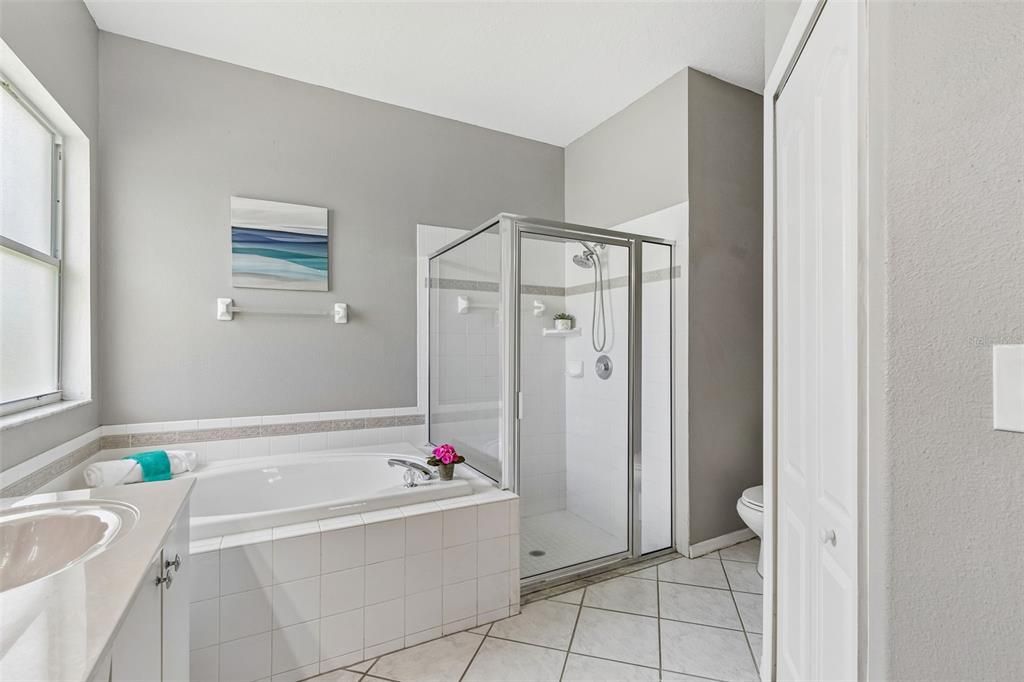 For Sale: $370,000 (4 beds, 2 baths, 1825 Square Feet)