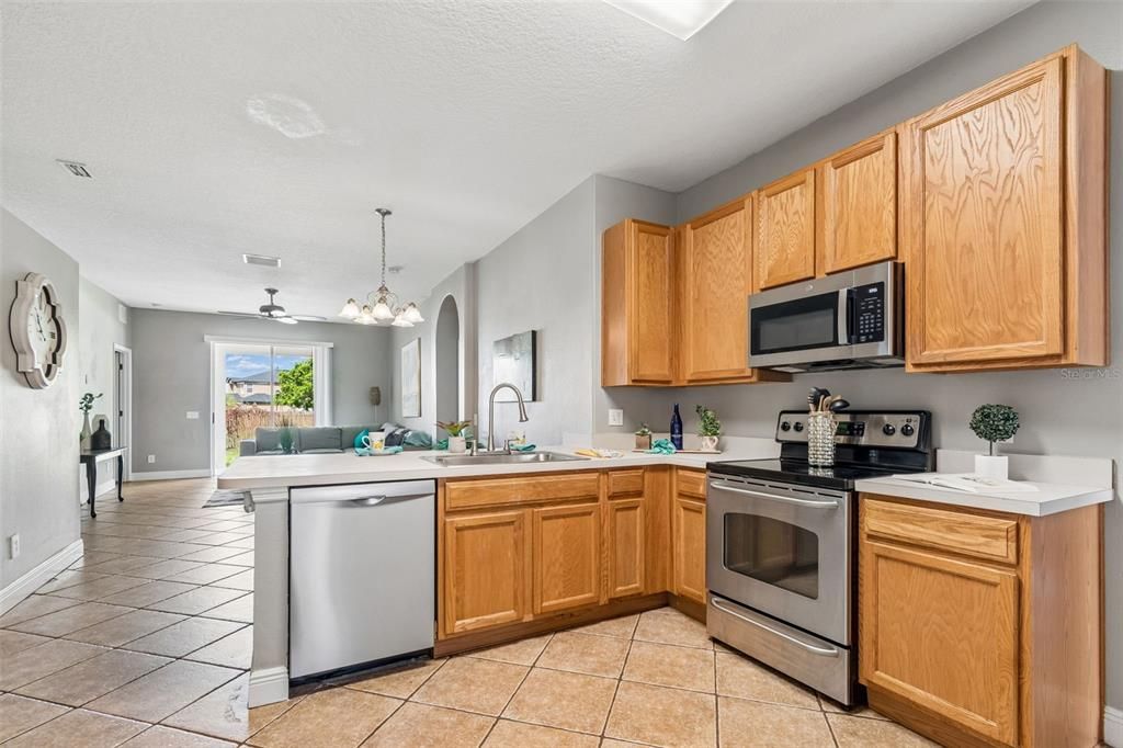 For Sale: $370,000 (4 beds, 2 baths, 1825 Square Feet)