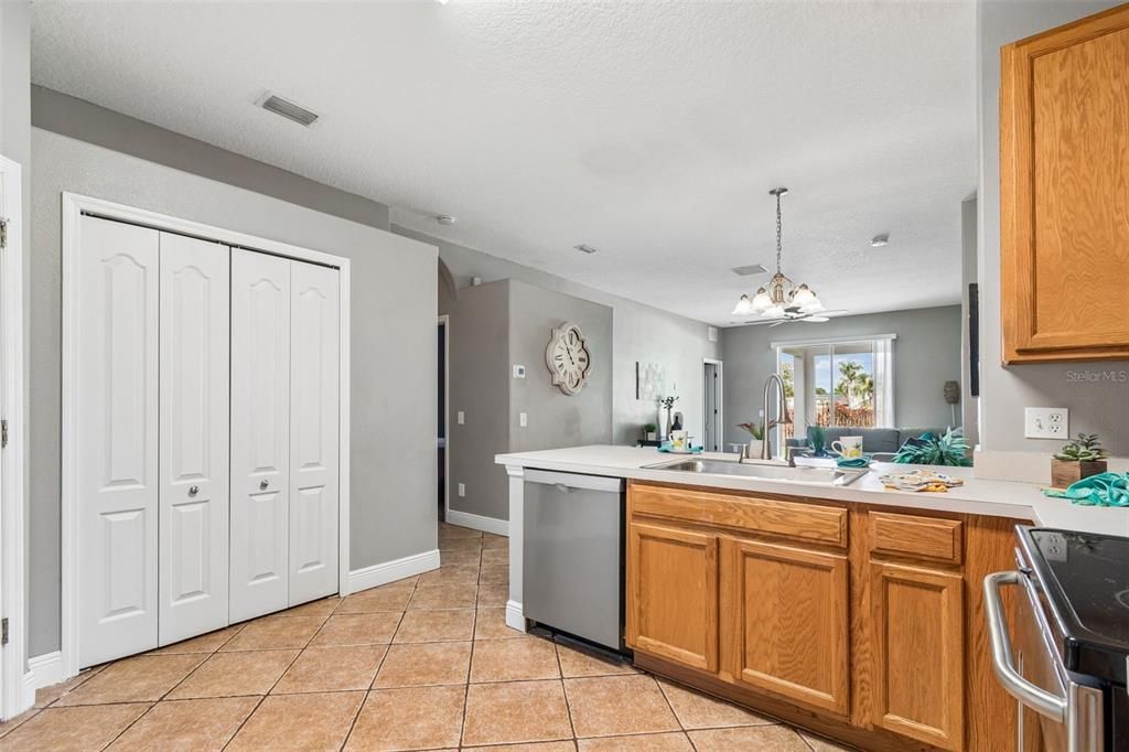 For Sale: $370,000 (4 beds, 2 baths, 1825 Square Feet)