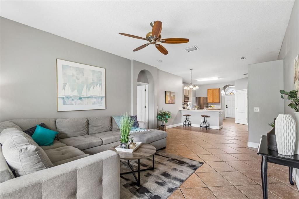 For Sale: $370,000 (4 beds, 2 baths, 1825 Square Feet)