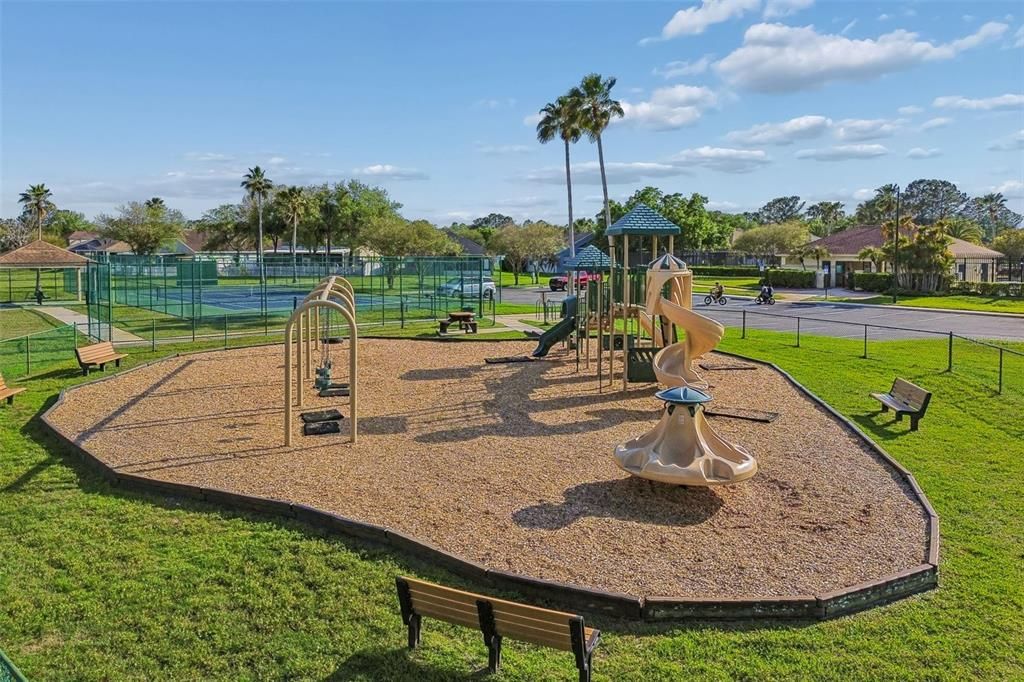 For Sale: $370,000 (4 beds, 2 baths, 1825 Square Feet)