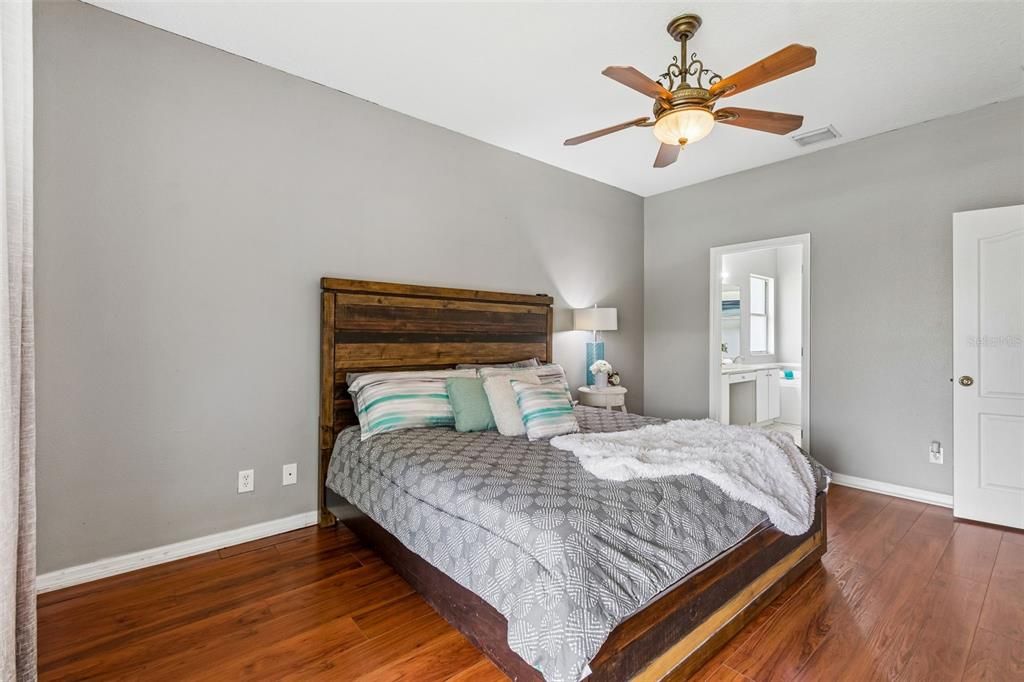 For Sale: $370,000 (4 beds, 2 baths, 1825 Square Feet)