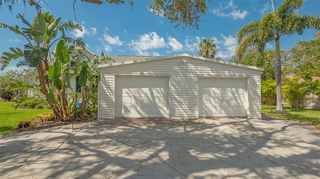 For Sale: $2,150,000 (5 beds, 4 baths, 4782 Square Feet)
