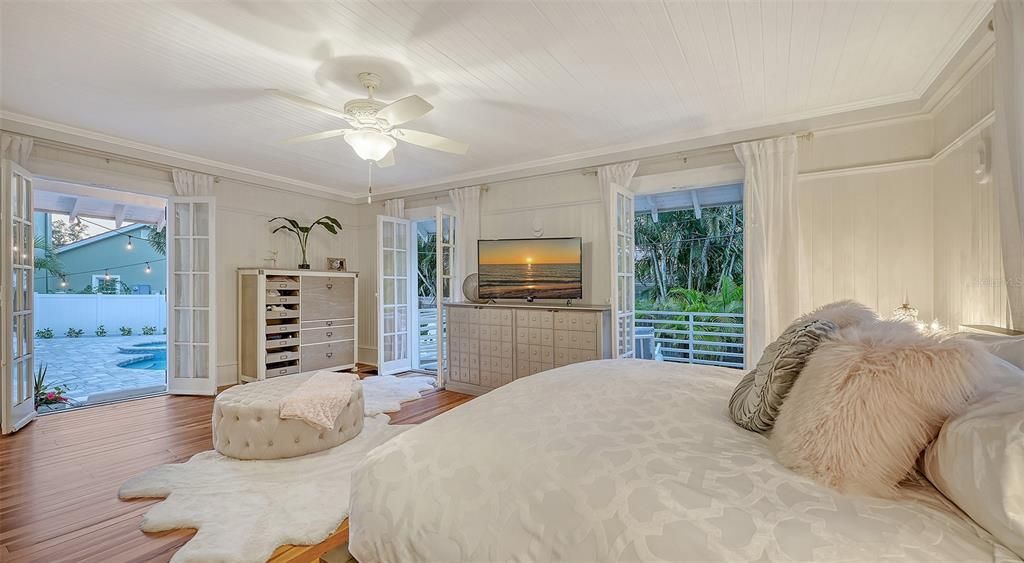 For Sale: $2,150,000 (5 beds, 4 baths, 4782 Square Feet)