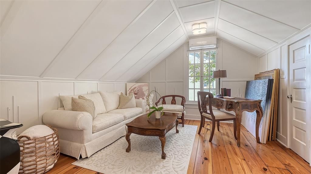 For Sale: $2,150,000 (5 beds, 4 baths, 4782 Square Feet)