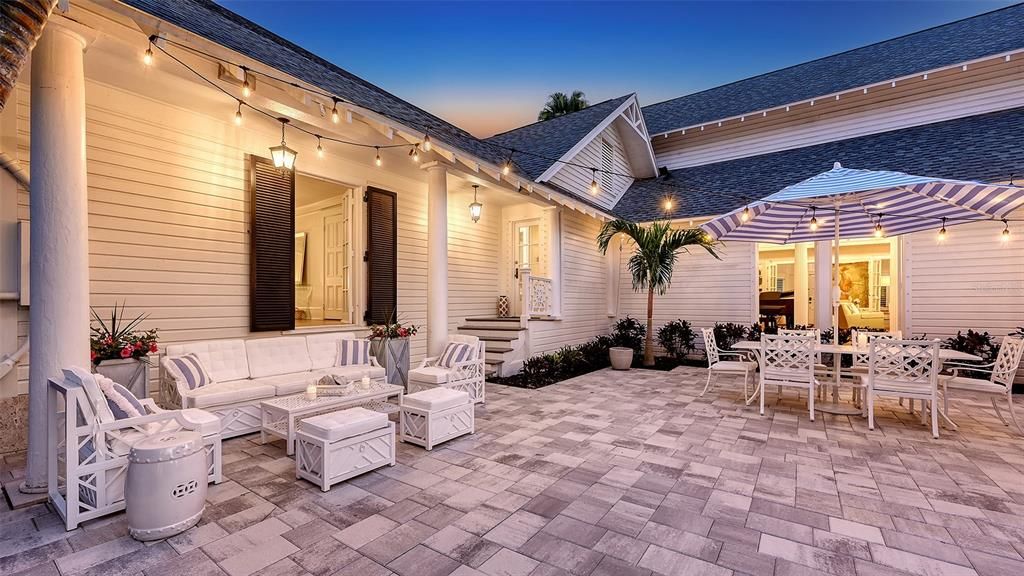 For Sale: $2,150,000 (5 beds, 4 baths, 4782 Square Feet)