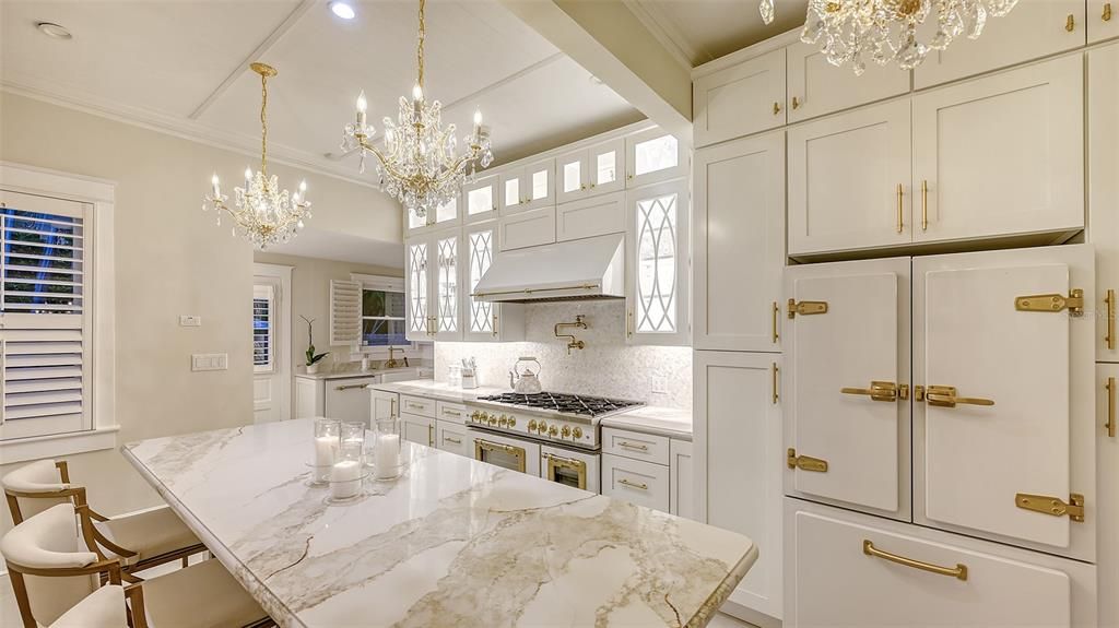 For Sale: $2,150,000 (5 beds, 4 baths, 4782 Square Feet)