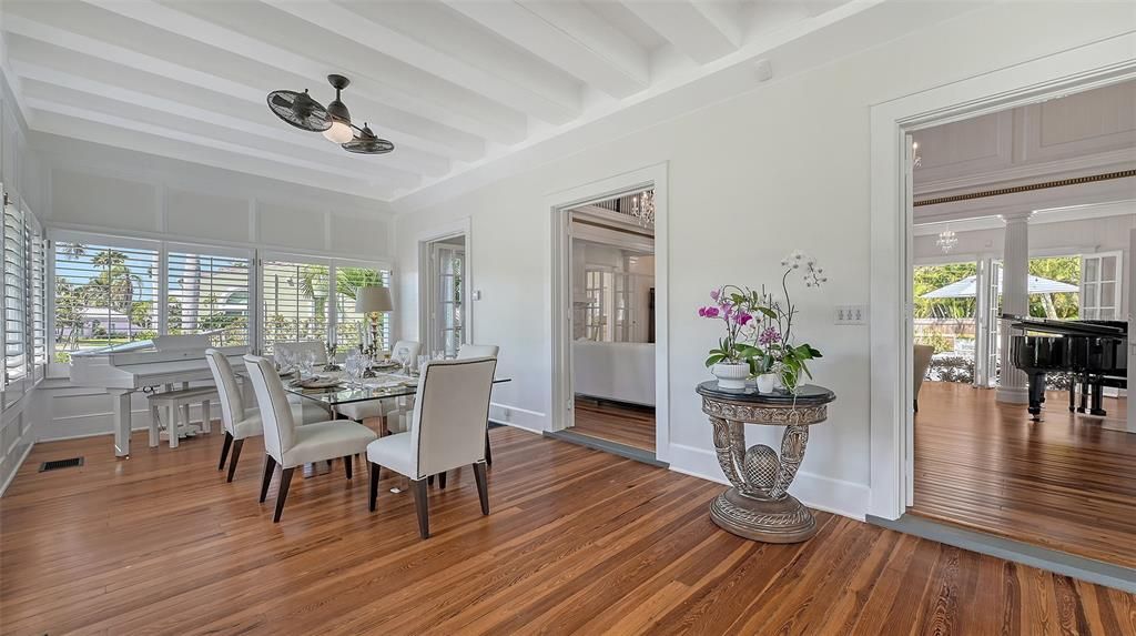 For Sale: $2,150,000 (5 beds, 4 baths, 4782 Square Feet)