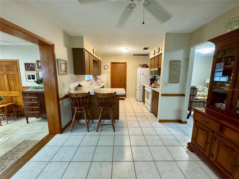 For Sale: $339,900 (3 beds, 2 baths, 1708 Square Feet)