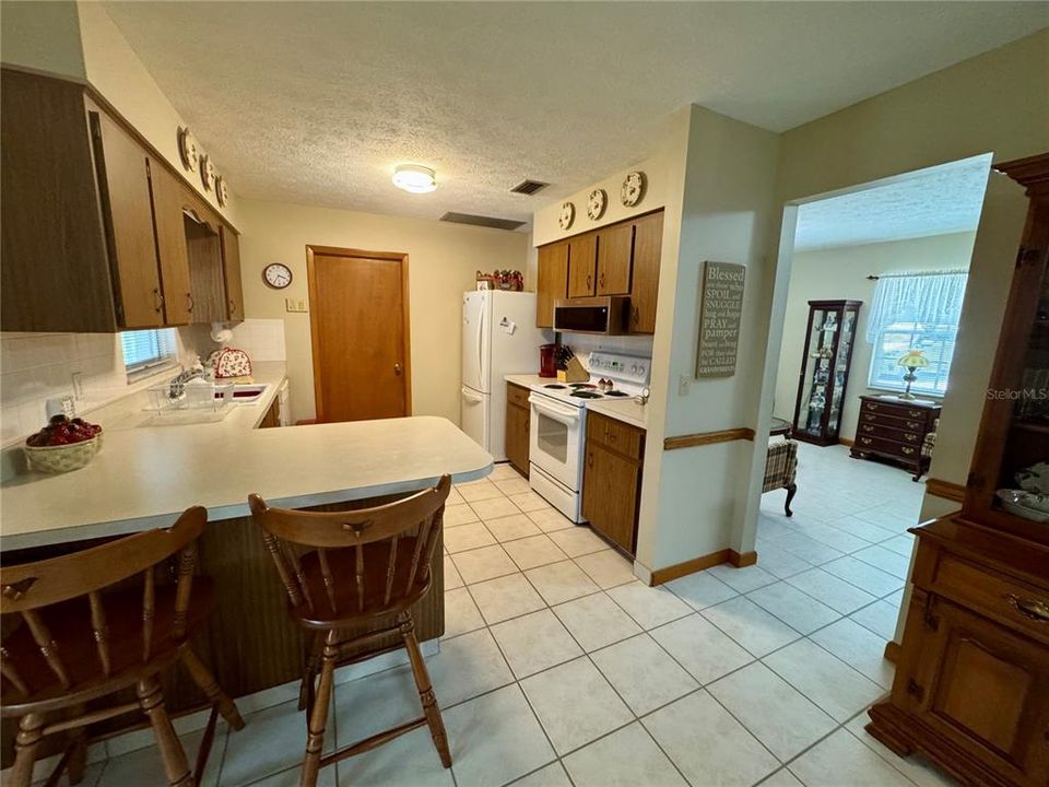 For Sale: $339,900 (3 beds, 2 baths, 1708 Square Feet)