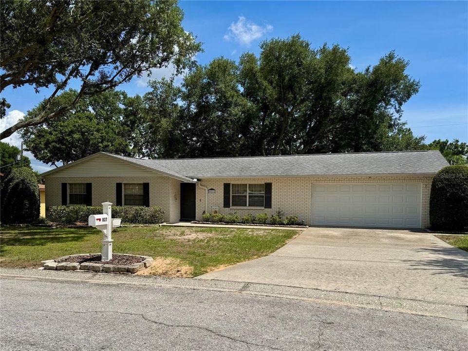 For Sale: $339,900 (3 beds, 2 baths, 1708 Square Feet)