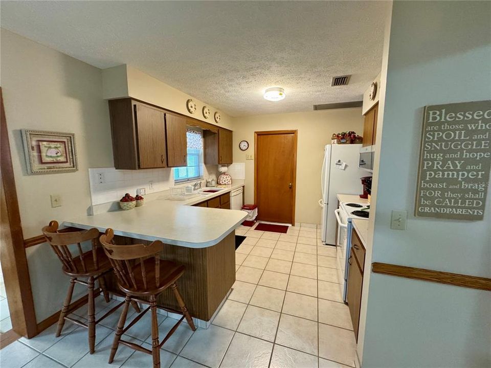 For Sale: $339,900 (3 beds, 2 baths, 1708 Square Feet)