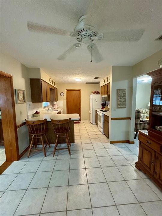 For Sale: $339,900 (3 beds, 2 baths, 1708 Square Feet)