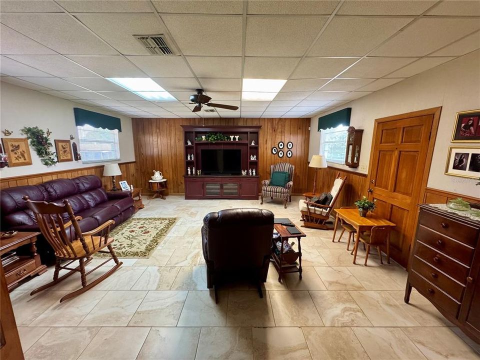 For Sale: $339,900 (3 beds, 2 baths, 1708 Square Feet)