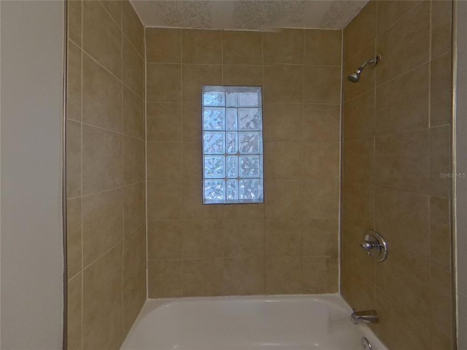 For Rent: $1,989 (3 beds, 2 baths, 1400 Square Feet)