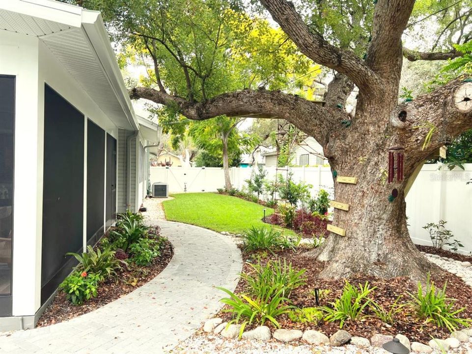 For Rent: $5,200 (3 beds, 2 baths, 2615 Square Feet)