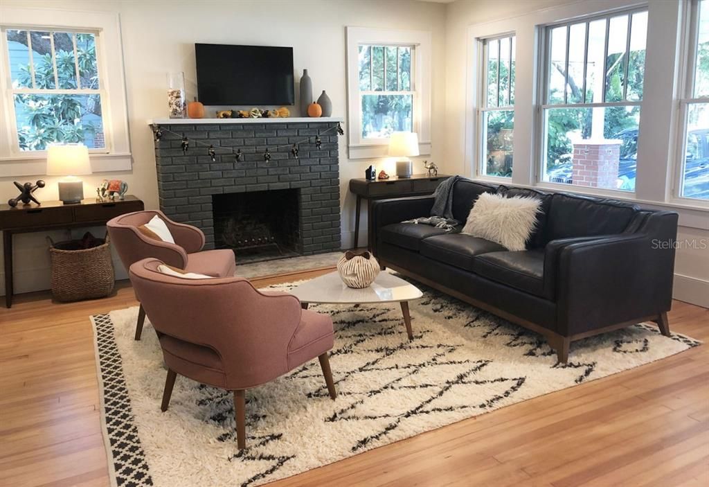 For Rent: $5,200 (3 beds, 2 baths, 2615 Square Feet)