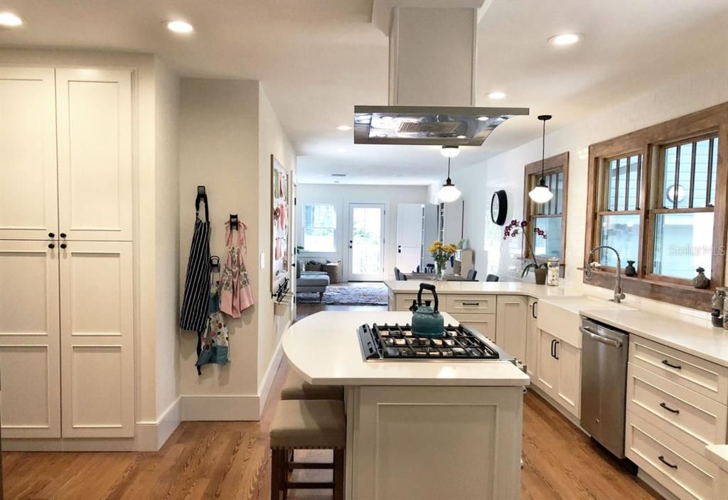 For Rent: $5,200 (3 beds, 2 baths, 2615 Square Feet)