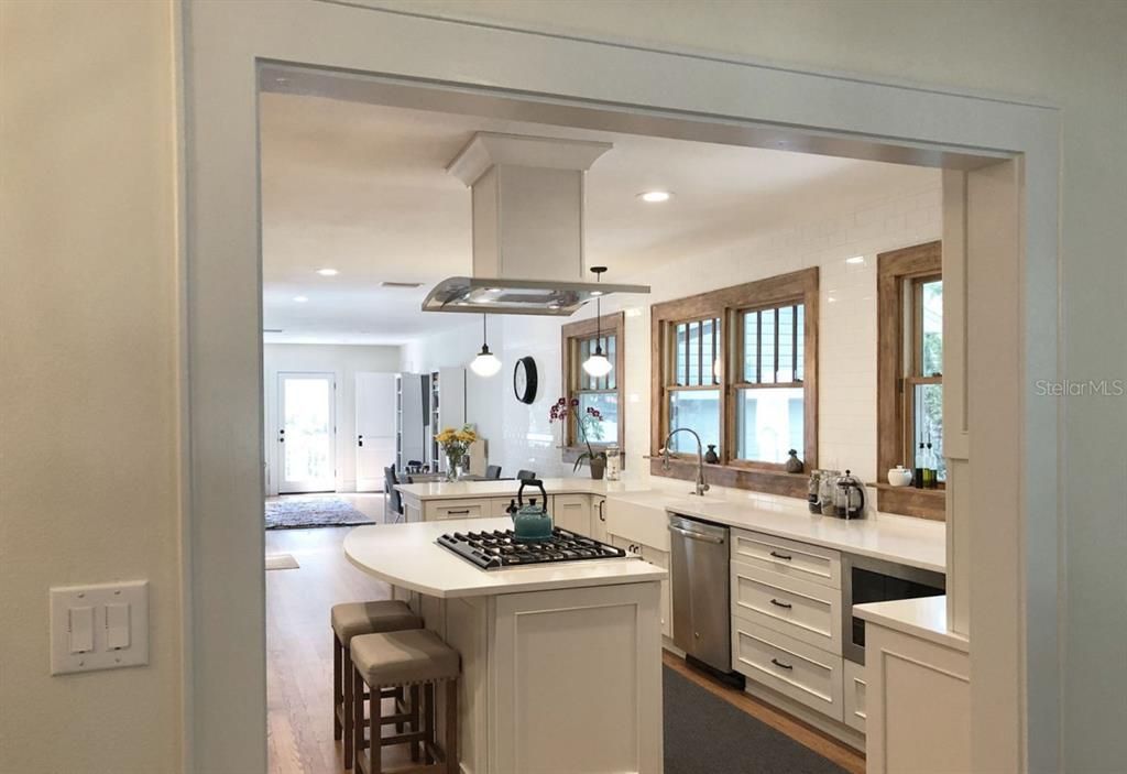 For Rent: $5,200 (3 beds, 2 baths, 2615 Square Feet)