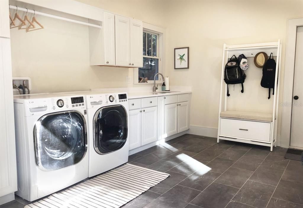 For Rent: $5,200 (3 beds, 2 baths, 2615 Square Feet)