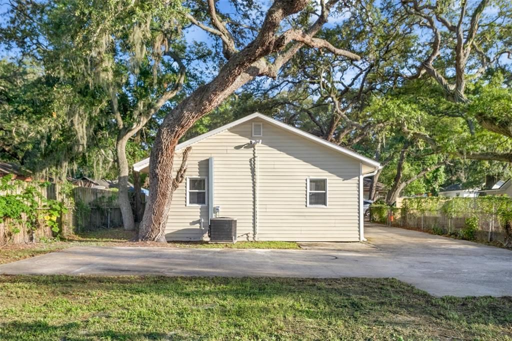 For Sale: $260,000 (3 beds, 1 baths, 864 Square Feet)