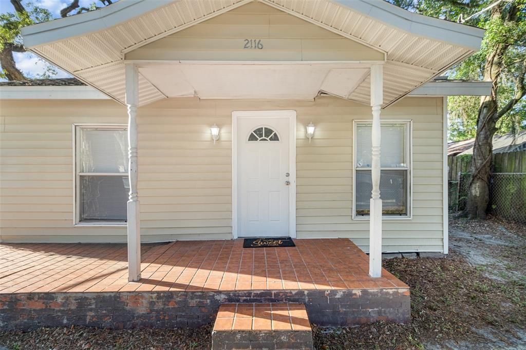 For Sale: $260,000 (3 beds, 1 baths, 864 Square Feet)
