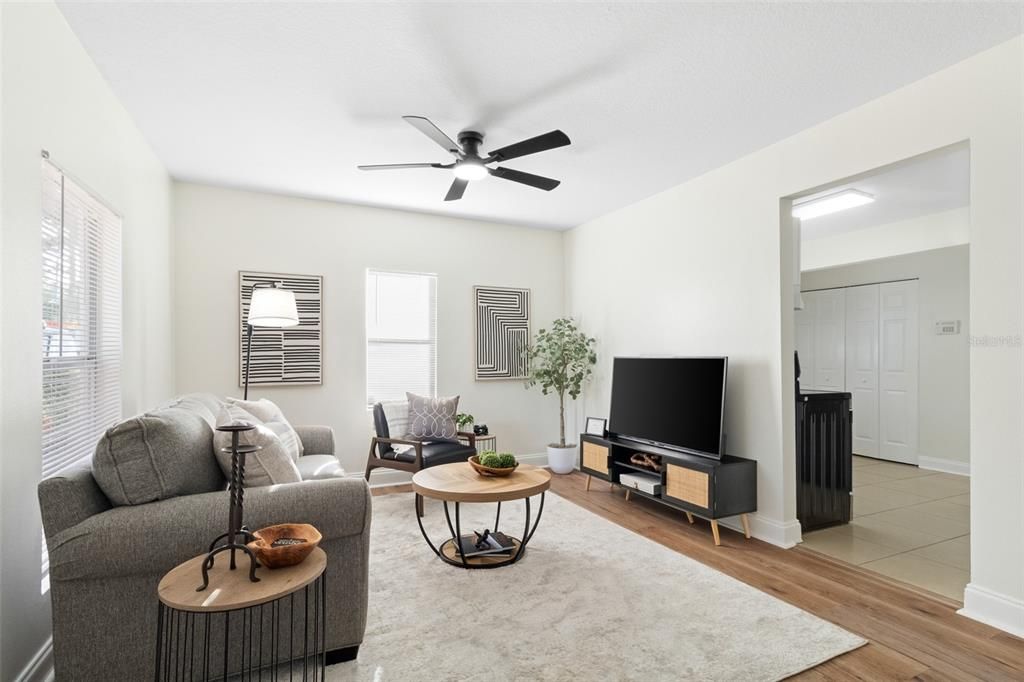 For Sale: $260,000 (3 beds, 1 baths, 864 Square Feet)