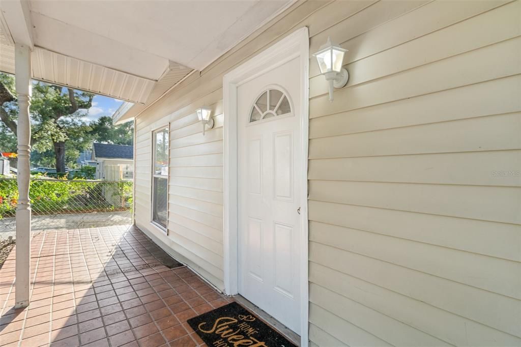 For Sale: $260,000 (3 beds, 1 baths, 864 Square Feet)