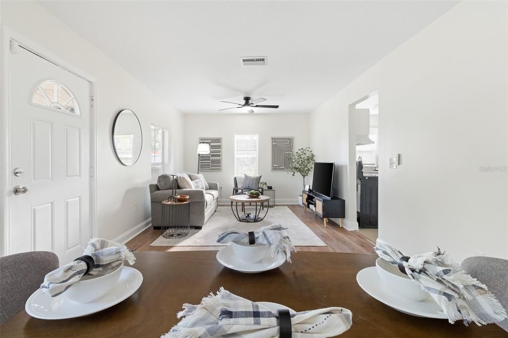 For Sale: $260,000 (3 beds, 1 baths, 864 Square Feet)