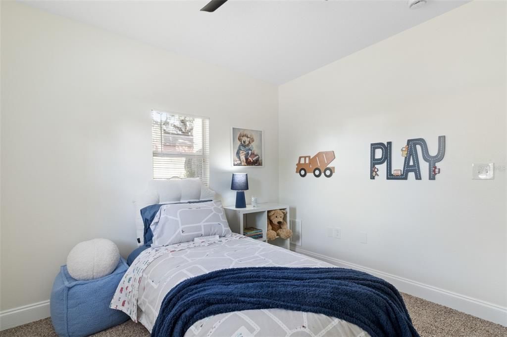 For Sale: $260,000 (3 beds, 1 baths, 864 Square Feet)
